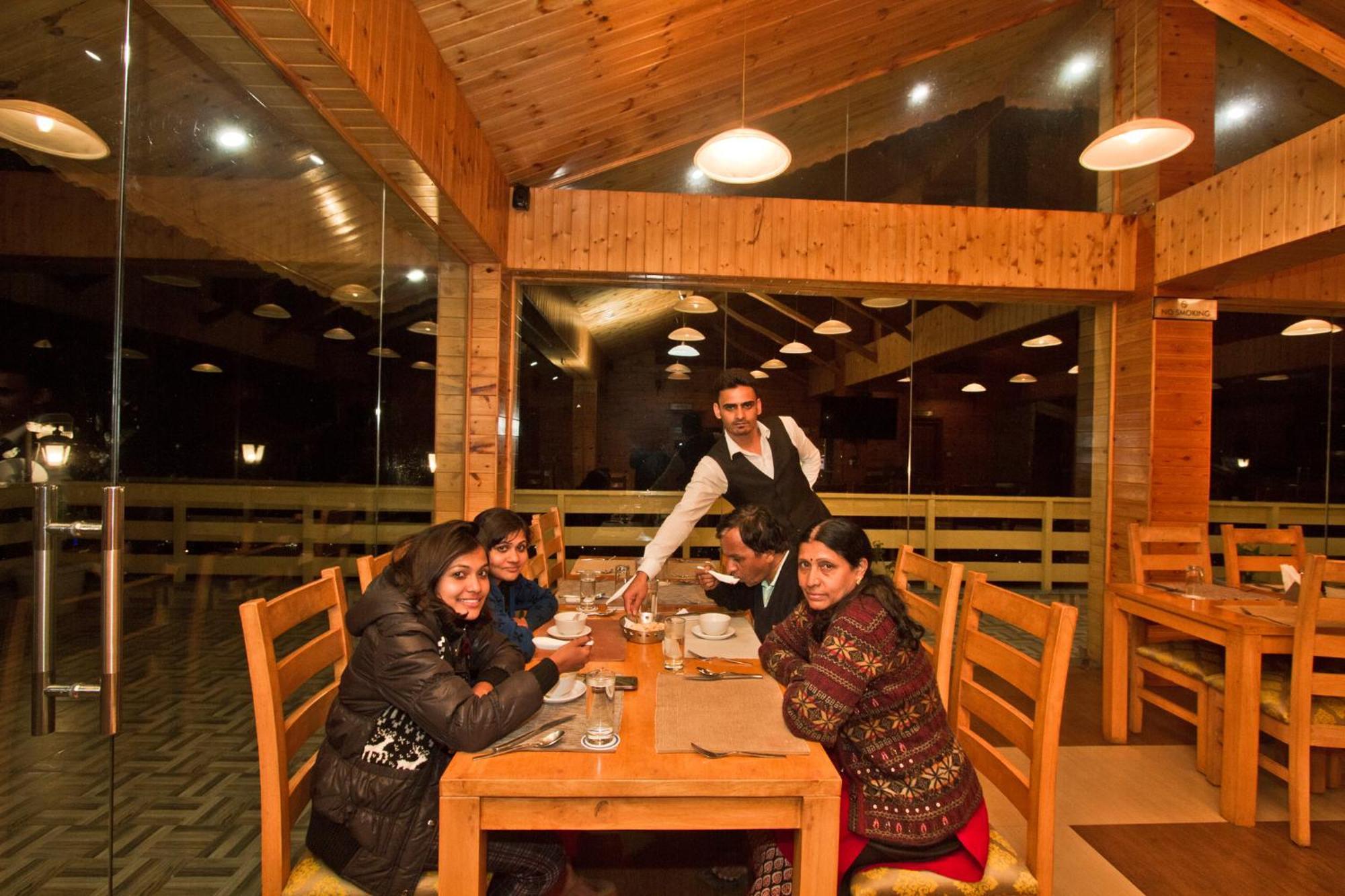 Vivaan The Sunrise Resort Manāli Exteriér fotografie